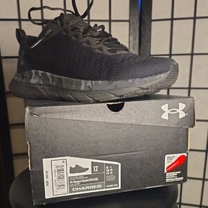 Under Armour Men's Size 11 Black Athletic Sneakers